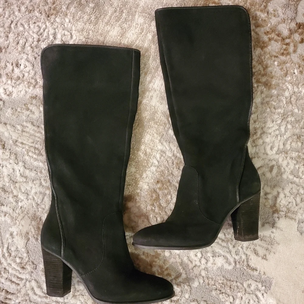 VINCE CAMUTO TALL SUEDE BOOT